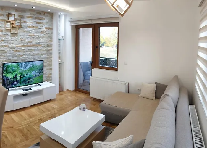 Planinski Odmor Lux アパート *